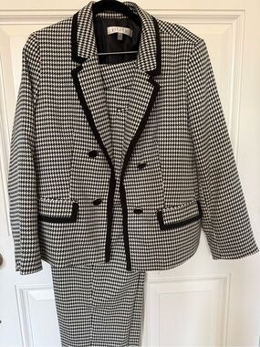 Kasper Black and White Houndstooth Pantsuit